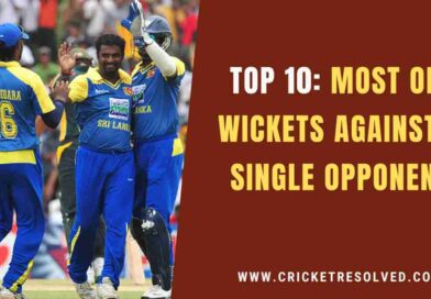 muralitharan picking a Pakistani wicket in an ODI match